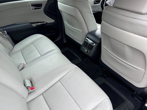 Used 2013 Toyota Avalon Limited w/ Technology Pkg FWD image 33