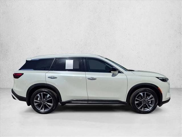 Used 2023 INFINITI QX60 Luxe w/ Vision Package FWD image 4