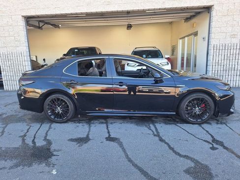 Used 2019 Toyota Camry SE image 4