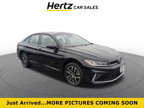 Used 2025 Volkswagen Jetta SE image 1