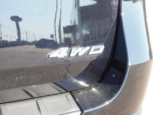 Used 2023 Ford Explorer XLT w/ Equipment Group 202A AWD/4WD image 53