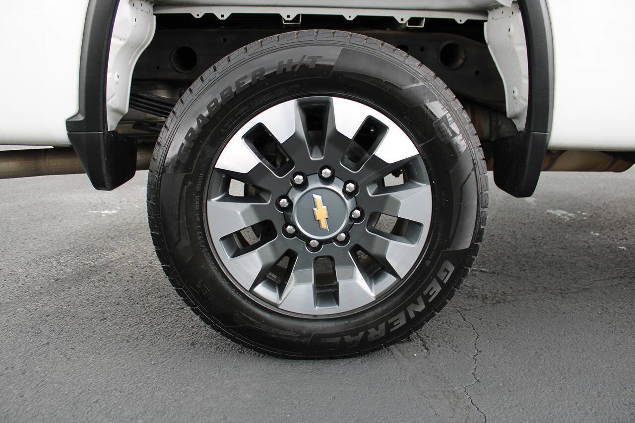 Used 2021 Chevrolet Silverado 2500 Custom w/ Custom Value Package AWD/4WD image 18