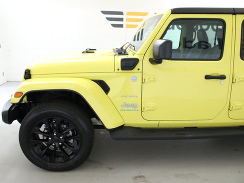 Used 2023 Jeep Wrangler Unlimited Sahara AWD/4WD image 5