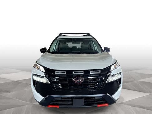 Used 2025 Nissan Rogue SV AWD/4WD image 3