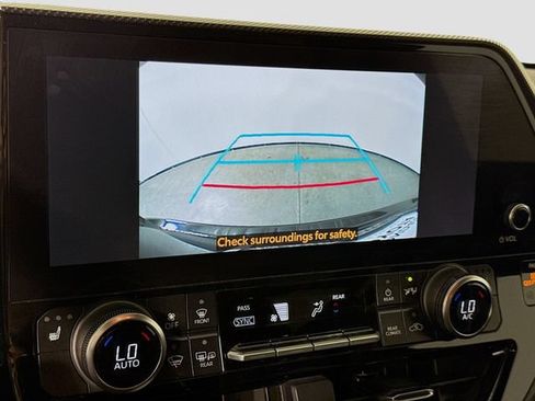 Used 2023 Toyota Highlander XSE FWD image 13