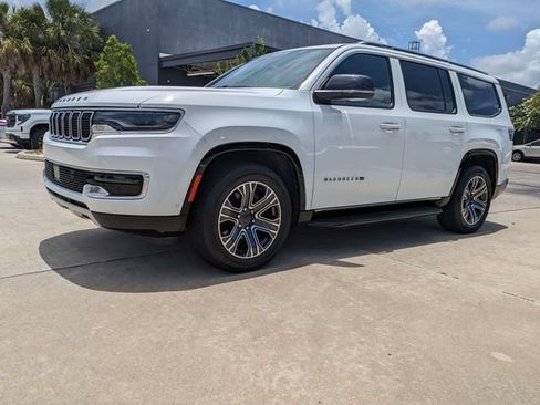 Used 2024 Jeep Wagoneer Series II w/ Flexible Seating Group AWD/4WD image 10
