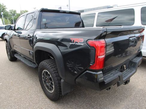 Used 2025 Toyota Tacoma TRD Off-Road AWD/4WD image 5