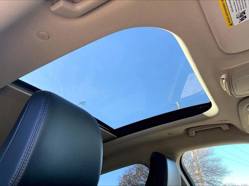 Used 2022 Lincoln Nautilus Reserve image 13