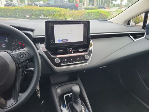 Used 2025 Toyota Corolla LE FWD image 18