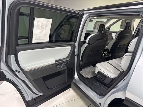 Used 2023 Rivian R1S Adventure AWD/4WD image 26