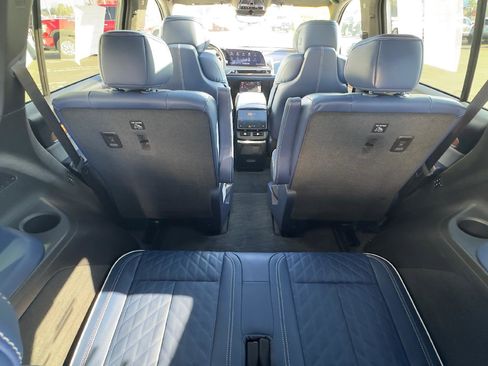 Used 2026 Cadillac Vistiq Premium Luxury image 6