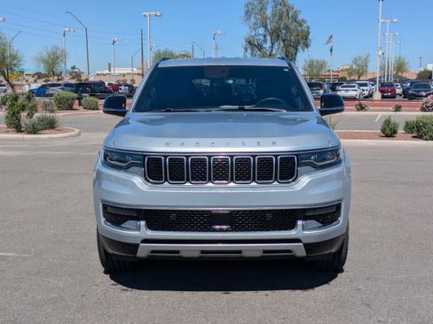 Used 2024 Jeep Wagoneer L Series II w/ Flexible Seating Group image 8