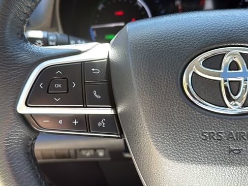 Used 2025 Toyota Sienna XLE AWD/4WD image 12