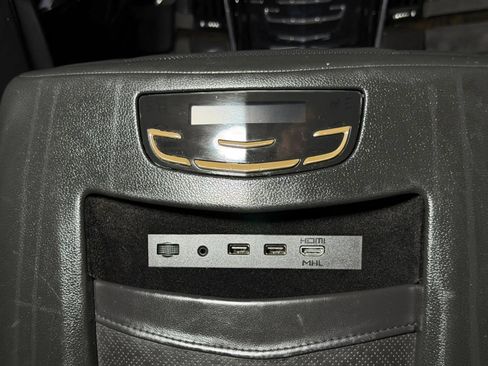 Used 2017 Cadillac Escalade Platinum RWD image 26