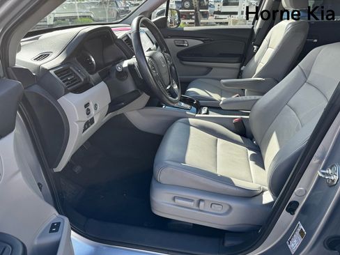 Used 2017 Honda Pilot Touring image 10