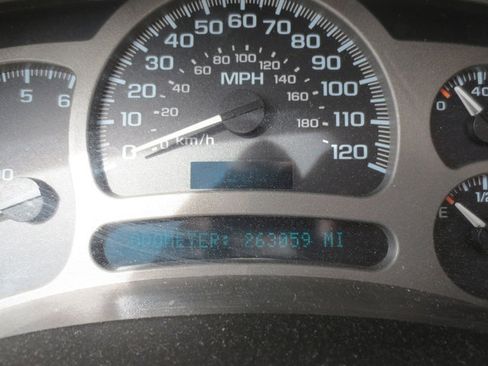 Used 2004 GMC Yukon Denali image 16