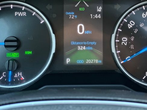 Used 2021 Toyota RAV4 XLE Premium image 25