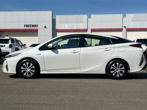 Certified 2020 Toyota Prius Prime XLE w/ Carpet Mat Package image 9