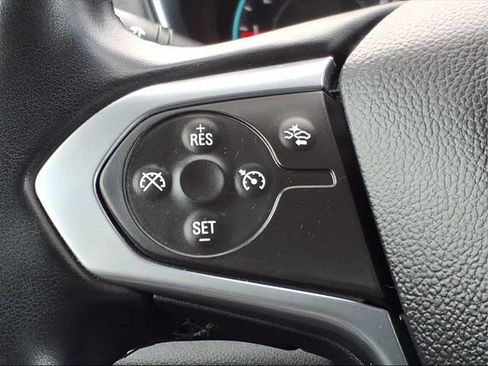 Used 2023 Chevrolet Traverse LT image 25