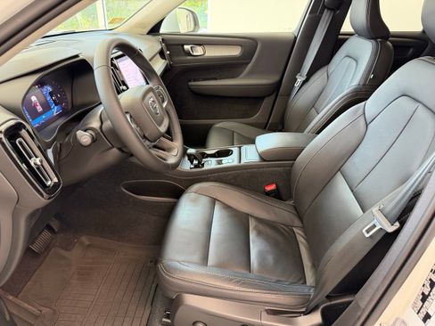 Used 2023 Volvo XC40 B5 Core w/ Convenience Package AWD/4WD image 11