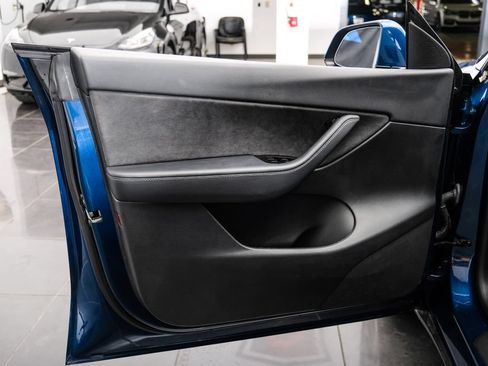 Used 2021 Tesla Model Y Long Range AWD/4WD image 47