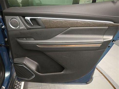 Certified 2025 Buick Enclave Avenir w/ Super Cruise Package image 18