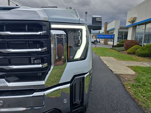 New 2026 GMC Sierra 3500 SLT w/ SLT Convenience Package image 10