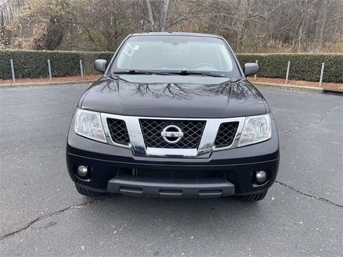 Used 2021 Nissan Frontier SV image 2