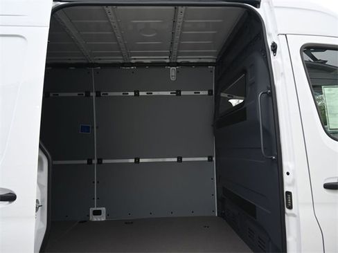 New 2024 Mercedes-Benz eSprinter 170 Cargo image 21