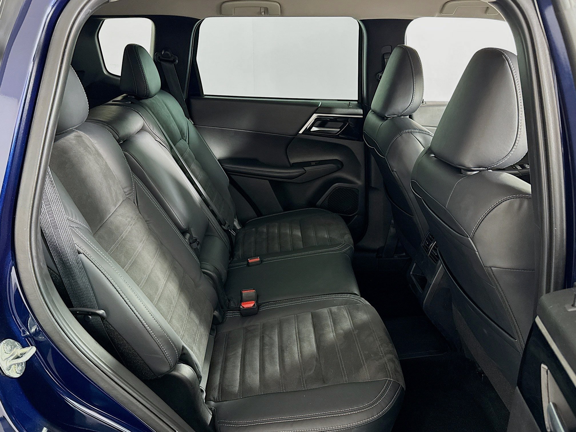 Used 2023 Mitsubishi Outlander SE AWD/4WD image 43