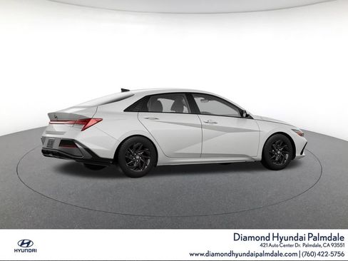 Used 2024 Hyundai Elantra SEL FWD image 8