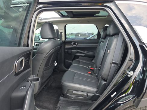 Used 2025 Kia Sorento S w/ Panoramic Sunroof Package image 6