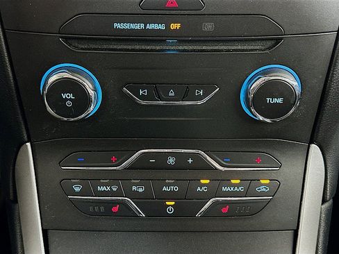 Used 2016 Ford Edge SEL w/ Equipment Group 201A AWD/4WD image 16