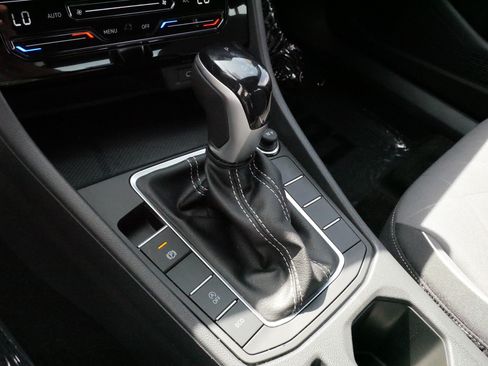 Certified 2026 Volkswagen Jetta SE FWD image 24
