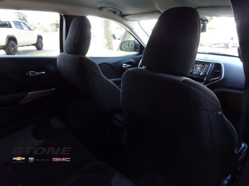 Used 2017 Jeep Cherokee Altitude image 21