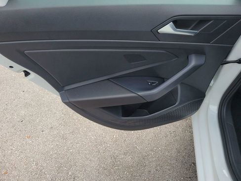 Certified 2023 Volkswagen Jetta SE FWD image 9