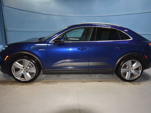 Used 2024 Porsche Macan 4 Electric image 2