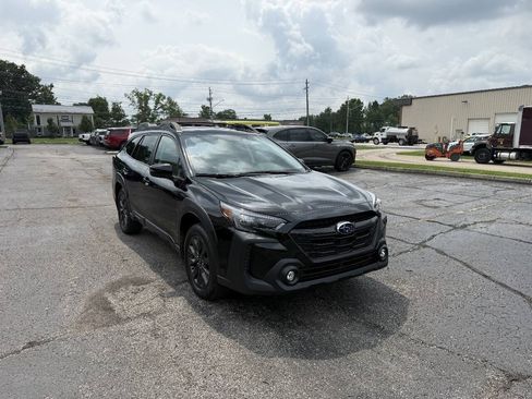 Used 2025 Subaru Outback Onyx Edition w/ Popular Package #2 AWD/4WD image 3