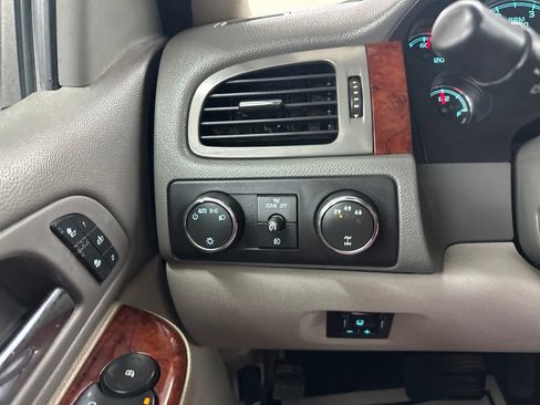 Used 2011 Chevrolet Silverado 2500 LTZ w/ Snow Plow Prep Package AWD/4WD image 40