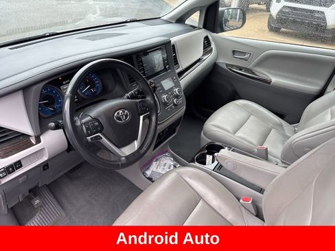 Used 2020 Toyota Sienna AWD image 14