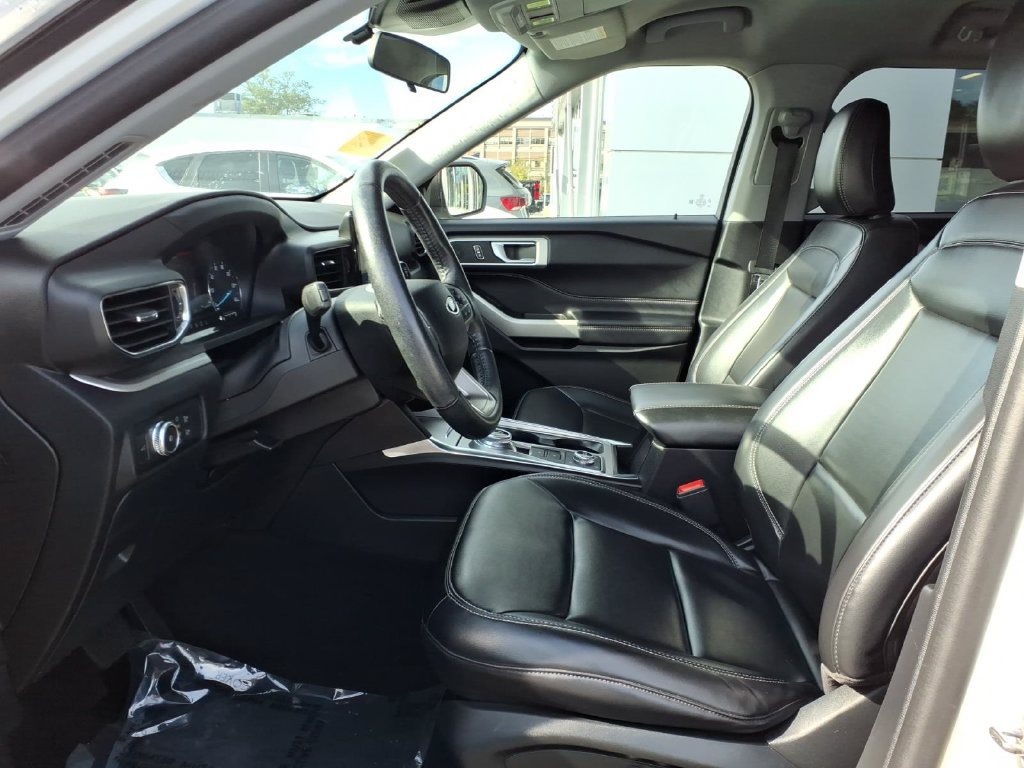 Used 2021 Ford Explorer XLT w/ Equipment Group 202A AWD/4WD image 12
