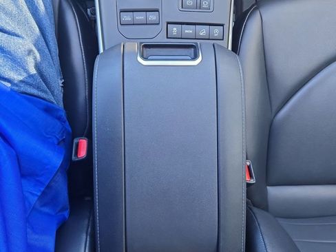 Used 2021 Toyota Highlander XLE image 25