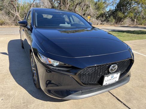 Used 2019 MAZDA MAZDA3 Base 4dr Hatchback image 2