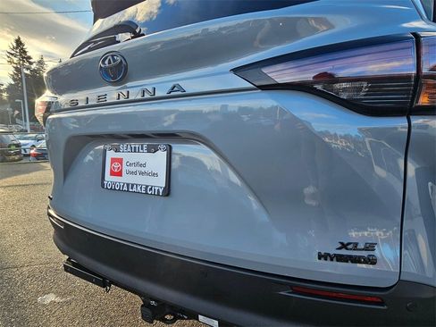 Certified 2024 Toyota Sienna XLE Woodland Edition image 14