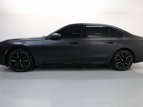 Used 2025 BMW 760i xDrive w/ Executive Package image 61