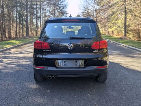 Used 2017 Volkswagen Tiguan S image 7
