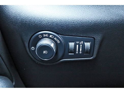 Used 2023 Jeep Compass Limited image 22