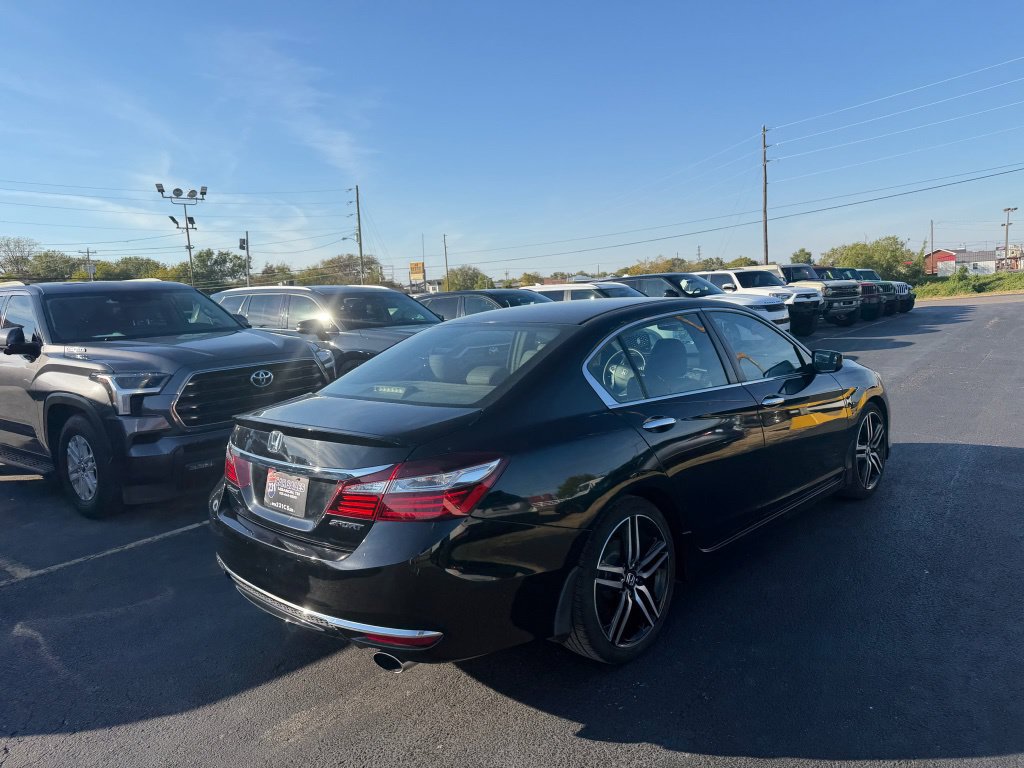 Used 2017 Honda Accord Sport image 3