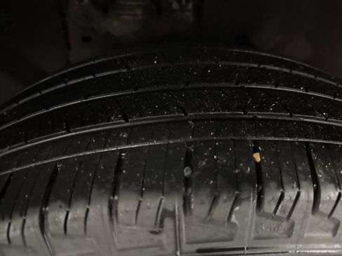 Used 2022 Ford Explorer XLT w/ Equipment Group 202A image 10