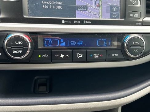 Used 2016 Toyota Highlander XLE AWD/4WD image 24